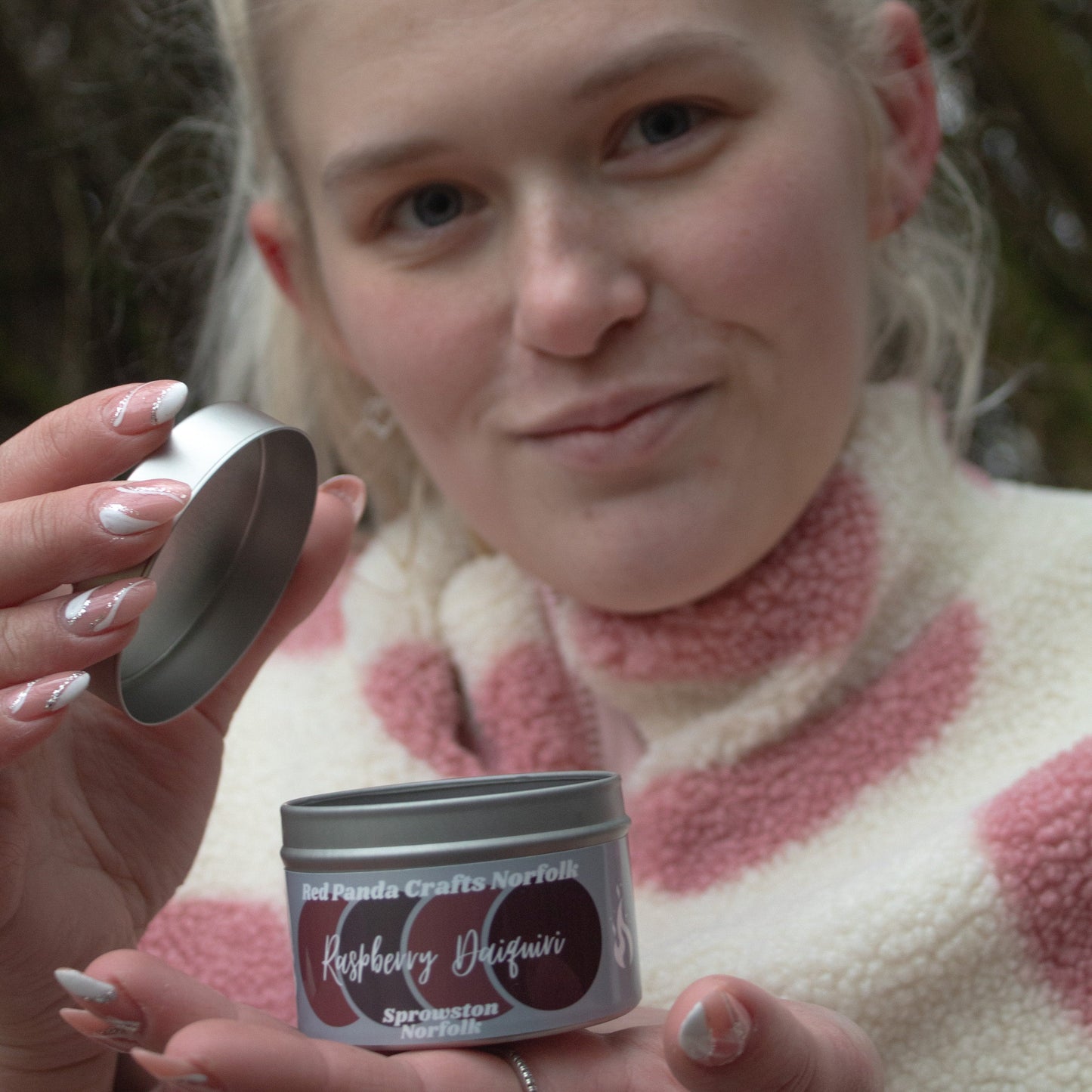 Raspberry Daiquiri Hand-poured & luxury Soy Candle Tin